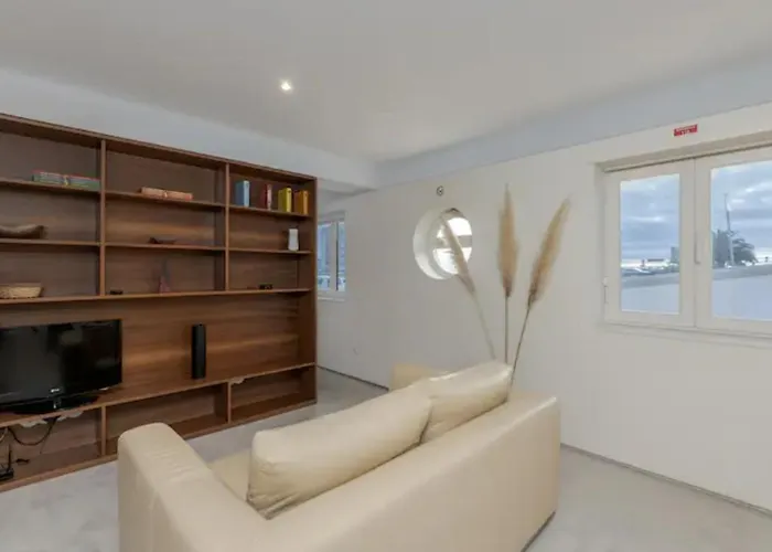 Up Roselight Apartment *