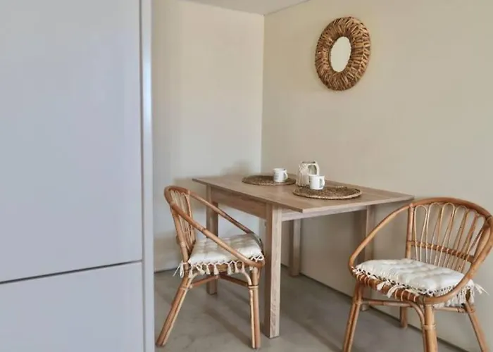 Up Roselight Apartment