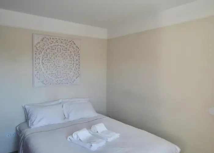 Up Roselight Apartment *